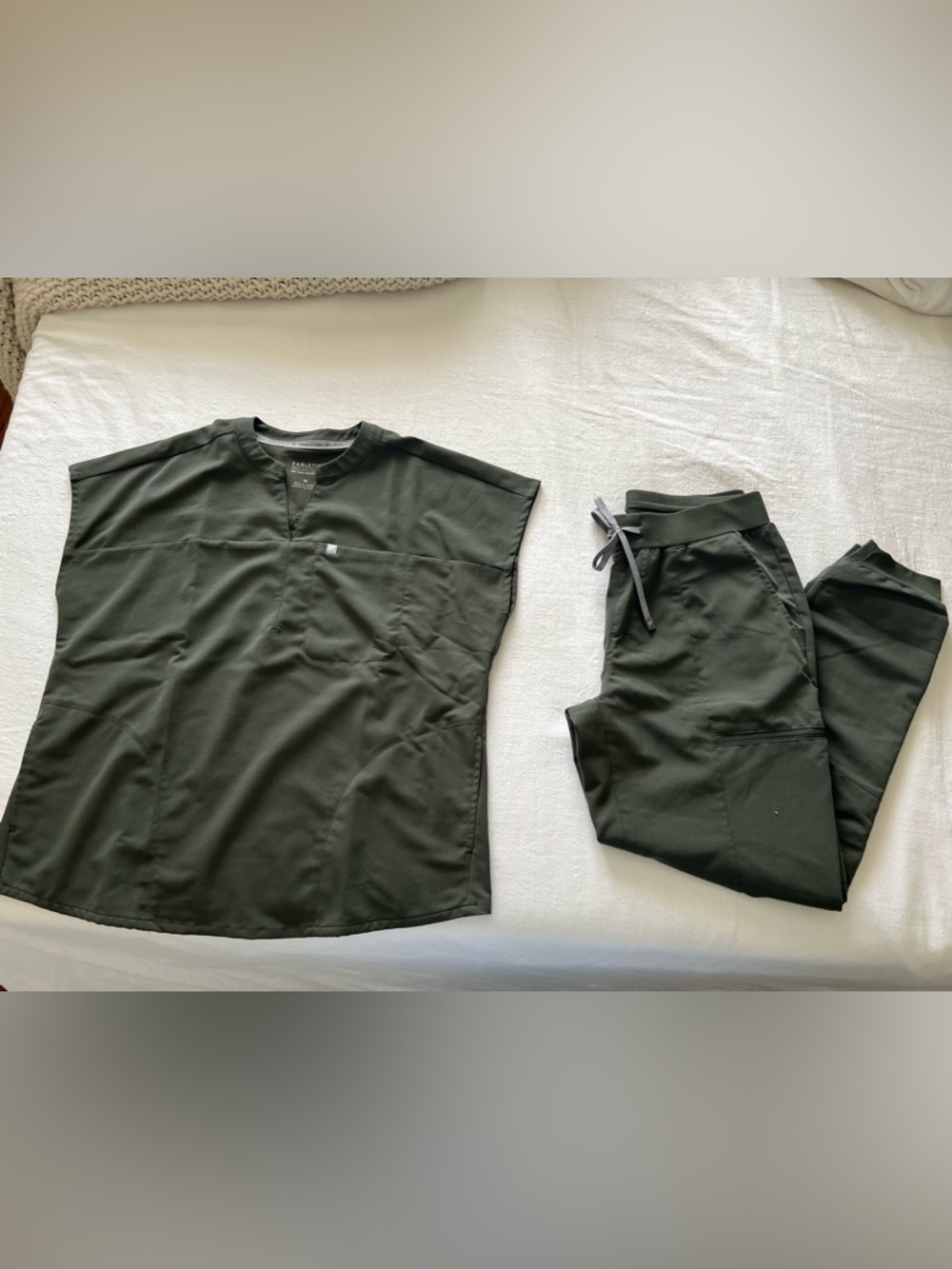 Fabletics scrub set size M